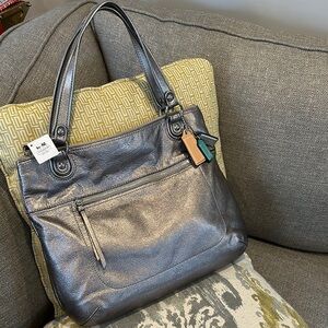 Coach Silver Shoulder Bag with Sleek Design